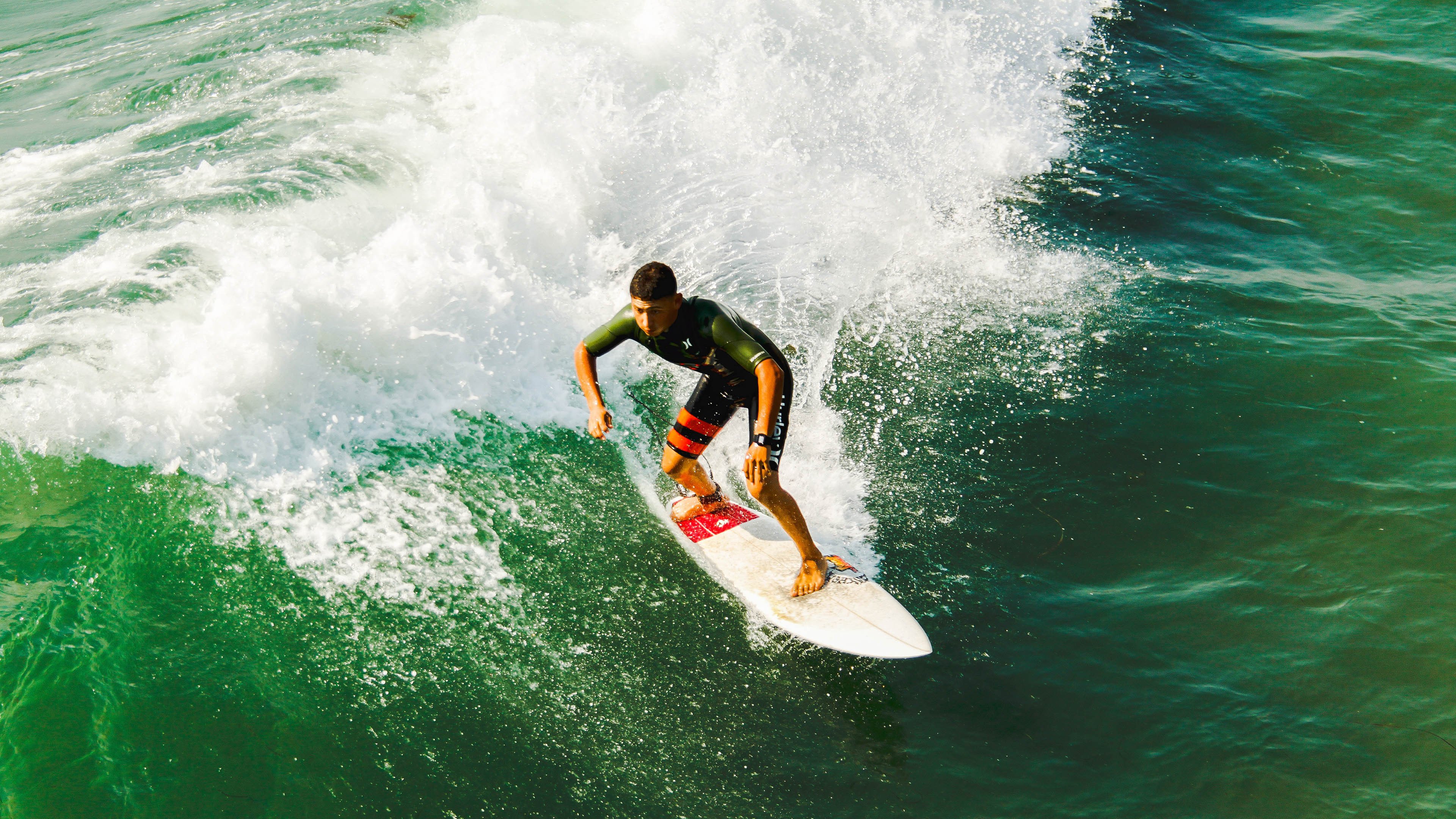 勒沃库森门将状态出色屡次救险，勒沃库森吧